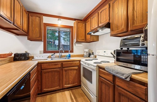 Lake Forest Condo | Simply St. Francis Lakeside #6