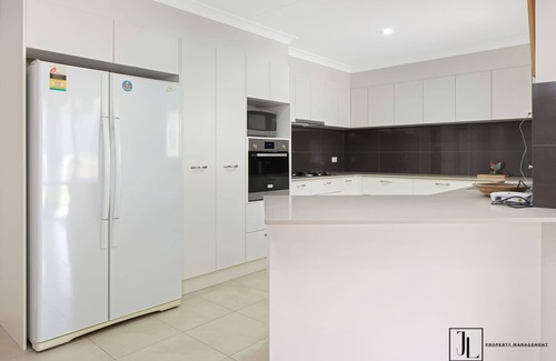 Malua Bay House | Simply Sylvan | Walk to Beach, Club & Shops