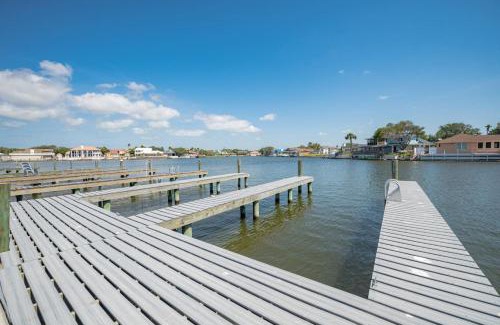 Harbor Oaks House | Simply Wonderful Condo with Bayview Private Pier and Pools