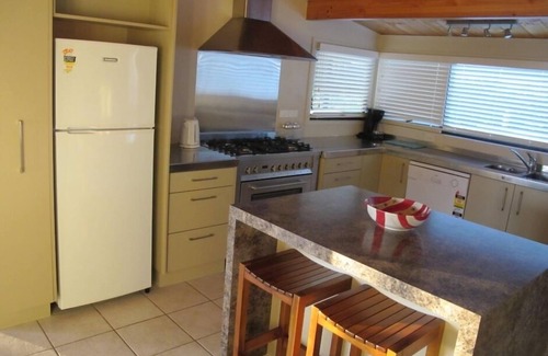Raumati South House | Singalongwaves - Raumatibach: Absolute beach
