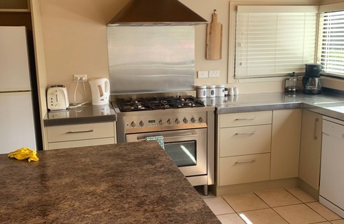Raumati South House | Singalongwaves - Raumatibach: Absolute beach
