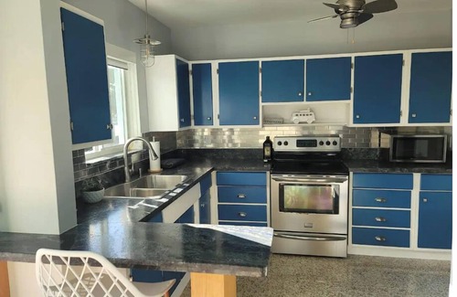 Palm Beach Shores House | Singer Island 2 bedroom w/free parking- no stairs (South unit)
