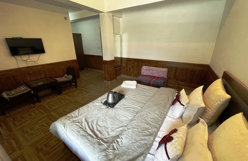 Vashist Hotel | Singh Saab Rooms & Cafe