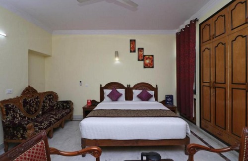 DLF Phase 3 Hotel | Singh Suites