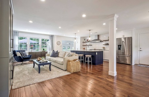 Annandale House | Single Family Home -Annandale/Fairfax/Falls Church - 5 BD 3 BA - Long Term Stay