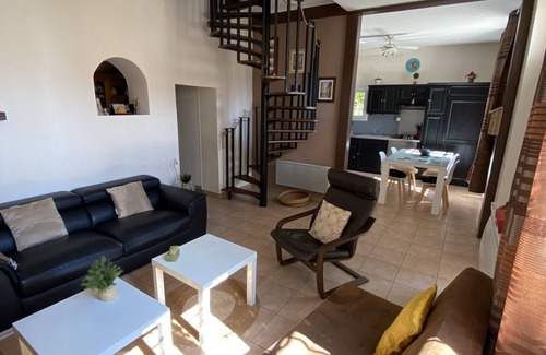 Beziers House | Single-family home in quiet Les Arènes neighborhood with all comforts