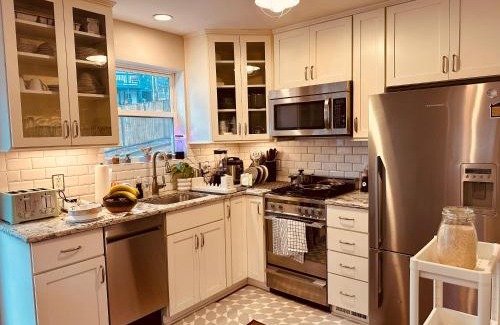 Douglas Park Villa | Single Family House in Arlington