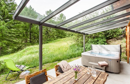Zermatt Ski Chalet | Single family house with private outdoor jacuzzi & sauna, ski in - ski out