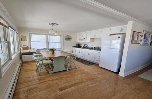 North Beach Haven House | Single Family. Ocean Front. WIFI. Washer & Dryer. Rooftop Deck. Master Suite.
