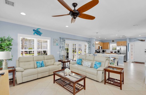 Coral Lagoon House | Single Family Villa, Excellent Boating Access, Pool, Large Private Covered Porch