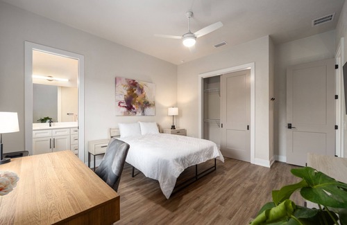 Haile Plantation Apartment | Single Female S/T Roommate Wanted-Fully Furnished w/ Priv. Bath in Haile Village
