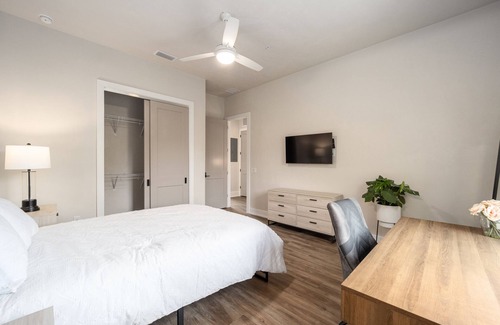 Haile Plantation Apartment | Single Female S/T Roommate Wanted-Fully Furnished w/ Priv. Bath in Haile Village