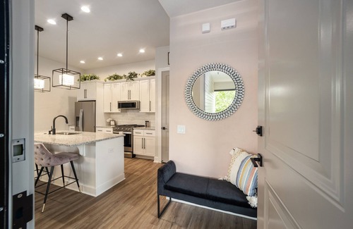 Haile Plantation Apartment | Single Female S/T Roommate Wanted-Fully Furnished w. Priv. Bath in Haile Village