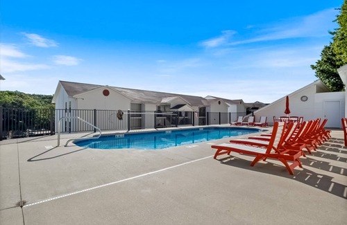 Lakeland Condo | Single-level lake-view condo with dock, outdoor pool, washer/dryer, & central AC