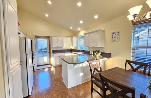 Rockaway Beach House | Single-Level Retreat-BBQ & King Bed! Tesla Charger & WIFI! Pet-Friendly!