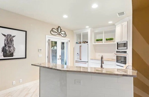 Central East Austin House | Single Malt Manor | Downtown Austin