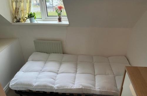 Loughton House | Single room in shared flat Valley Hill, Loughton