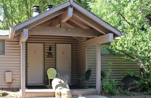 Estes Park Apartment | Single room suite, king bed, jetted tub close to Estes Park