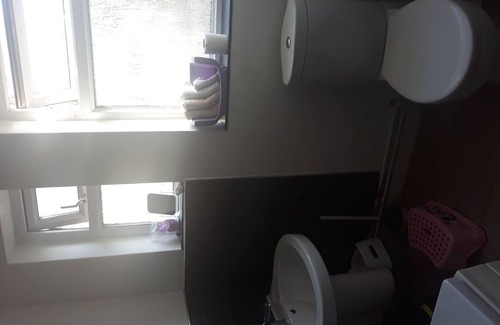 Birmingham House | single room wirh shared bathroom