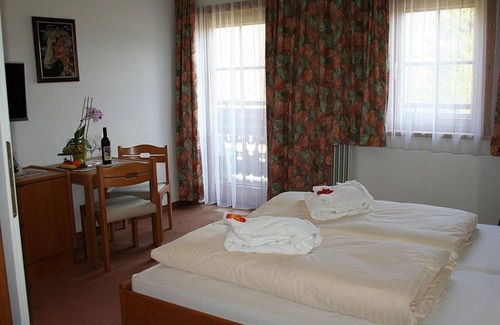Stuhlfelden House | Single room with shower, WC - Schweizerhaus, Hotel-Gasthof