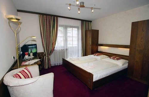 Kaprun Bed & Breakfast | Single room with shower, toilet, balcony - Heidi, pension