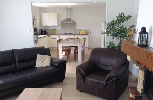 Sainte-Marie-du-Mont House | Single-storey villa, 50 metres from the beach, with enclosed grounds