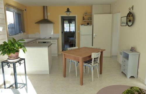 Loctudy Apartment | Single-storey apartment for 2 people, adjoining the owners, 300 m from the sea