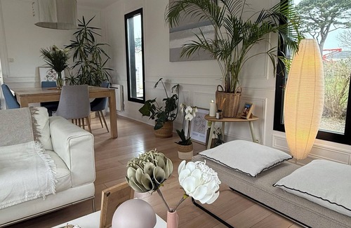 Ploudalmezeau House | Single-storey house, close to the port and Kerdéniel beach.