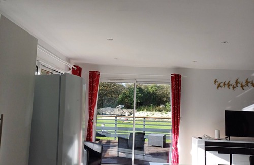 Keremma House | Single-storey house. In a quiet wooded garden 300m from the beach.