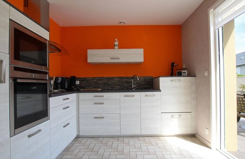 Saint-Pair-sur-Mer Cottage | Single-story house with veranda, wifi, parking and garden near beach