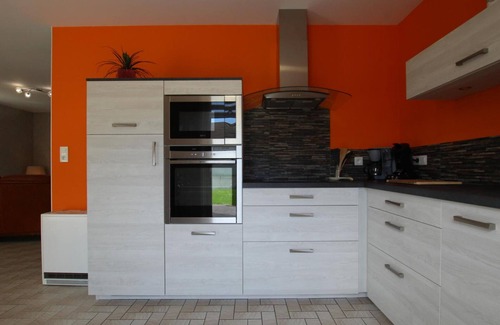 Saint-Pair-sur-Mer Cottage | Single-story house with veranda, wifi, parking and garden near beach