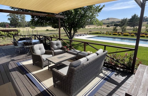 Sonoma House | Single Story Ranch w/Pool - 2.5 Acres close to Sonoma Square and Sonoma Raceway