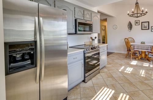 Webb City House | Single-Story Webb City Home w/Deck & Gas Grill!