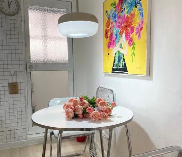 Jamwon-dong Apartment | Sinsa Station 2Room North Europe Art gallery