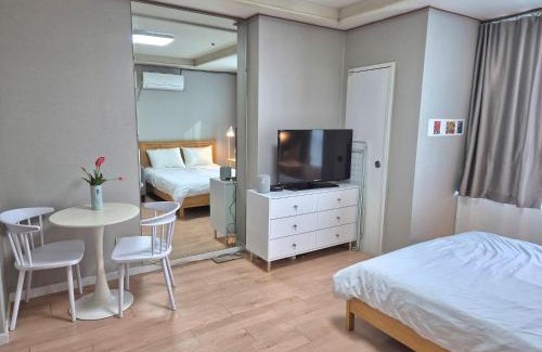 Nonhyeon-dong Apartment | Sinsa urban house
