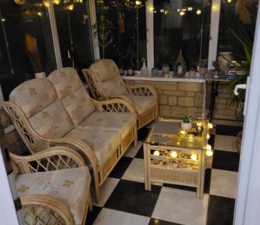 Swindon House | Siobhan's abode 2 Deluxe doubles n large single NO PETS