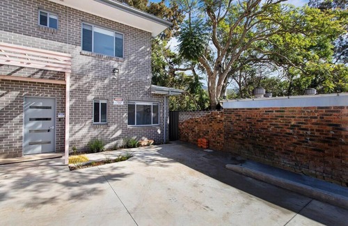 Woonona Apartment | Sip and Dip - Woonona