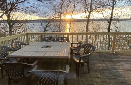 Valois Cottage | Sip, Splash, and Relax at Caywood Cottage - a peaceful wine country retreat!