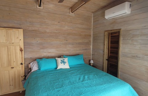 Jonesville Villa | Sir Sea Villas Sea Turtle One Bedroom King Suite