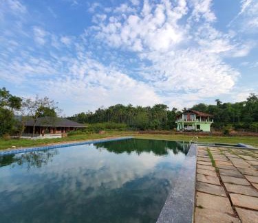 Mudigere House | Sirimane Homestay - Swimming Pool, Food, Near to Falls & Trek
