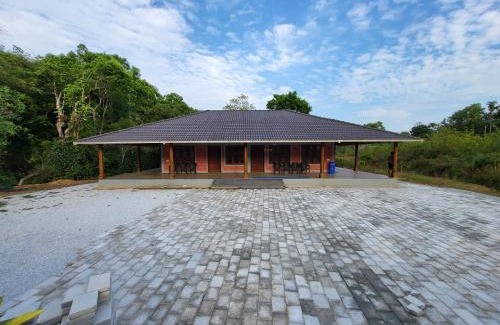 Mudigere House | Sirimane Homestay - Swimming Pool, Food, Near to Falls & Trek