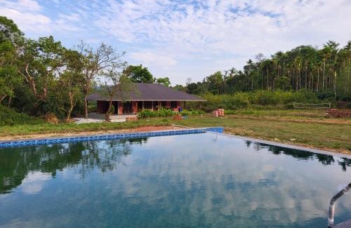 Mudigere House | Sirimane Homestay - Swimming Pool, Food, Near to Falls & Trek
