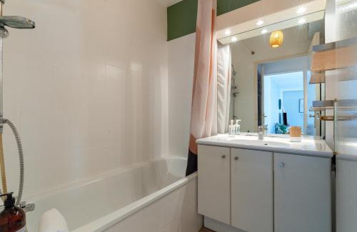 8th Arrondissement Apartment | SIROCCO - Bel appartement avec extérieur proche des plages