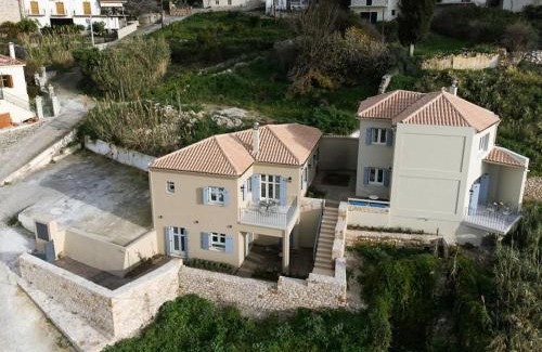 Kiparissia Apartment | Sirocco Maisonette - Kyparissia Old Town Home Collection