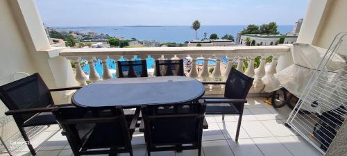 La Croix des Gardes Apartment | Sisley 1061 - F2 Terrasse avec vue mer