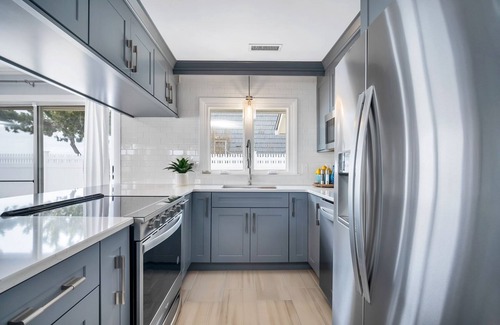 Westbrook Center House | Sister Sands Waterfront 3 bdrm home w/AC in Westbrook, CT on Long Island Sound!
