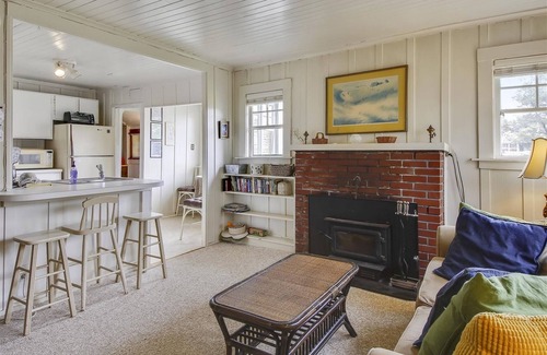 Downtown Cannon Beach Cabin | Sisters - Beachcomber Vacation Homes