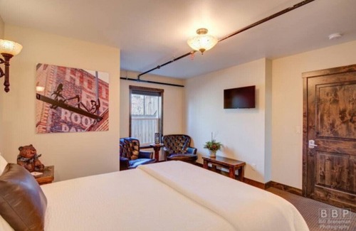 Sisters Hotel | Sisters Bunkhouse - #3 of 4 rooms