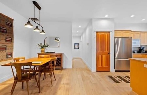 Sisters Condo | Sisters Getaway: Blks from Trails, coffee- Pool, Hot tub, Tennis