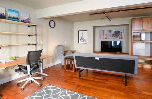 Sisters House | Sisters Home Lower - One bedroom/One bath - Sleeps upto 5